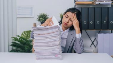 buerokratie-bild-shutterstock_2283067095